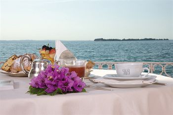 Breakfast room
