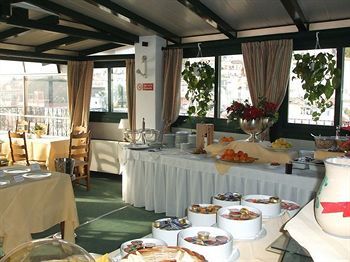 Breakfast room
