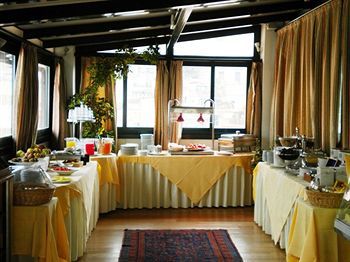 Breakfast room